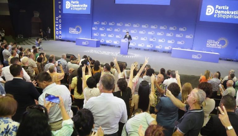 PAS 7 ORËSH/ Përfundon mbledhja e Kuvendit Kombëtar të PD. Ja çfarë pritet