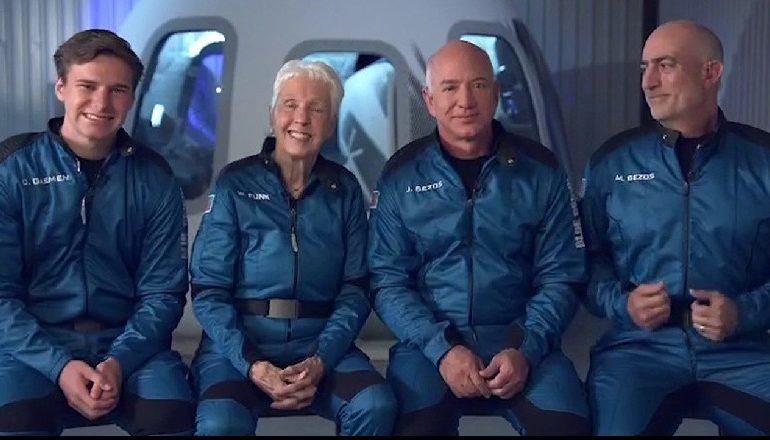 “KAM DASHUR TA BËJ GJITHË JETËN…”/ Jeff Bezos dhe tre shoqërues udhëtojnë në hapësirë