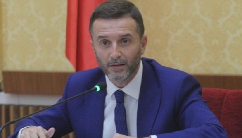 DITËT E HAPURA TË VAKSINIMIT/ Braçe apel: Vaksinohuni, mund të infektohesh kudo dhe kurdo