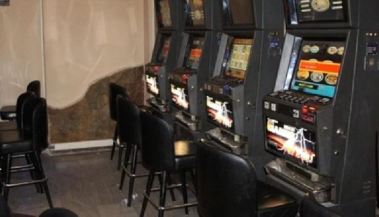 SHNDËRROI LOKALIN NË AMBIENT LOJRASH FATI/ Arrestohet pronari në Durrës, procedohet 43-vjeçari, u kap me…