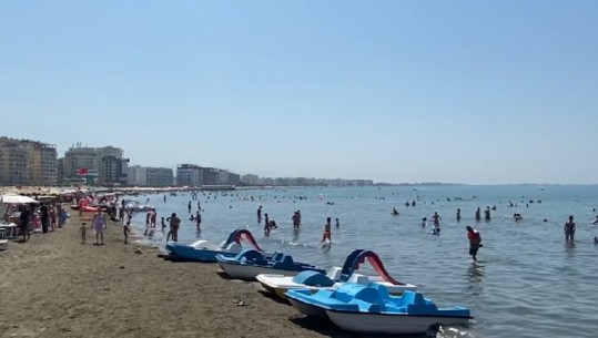 TEMPERATURAT E LARTA/ Shëngjini mbushet plot me pushues