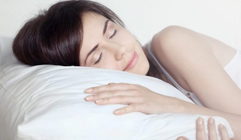 I NXEHTI JU PRISH GJUMIN? Mësoni si të ulni temperaturën e trupit tuaj dhe të flini të qetë