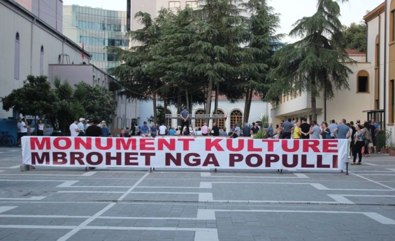 “JANË VEPRIME TË KRYERA PËR INTERESA…”/ Aktivistët e Aleancës për Teatrin distancohen nga sulmi i ndërmarrë ndaj ambasadorit Soreca