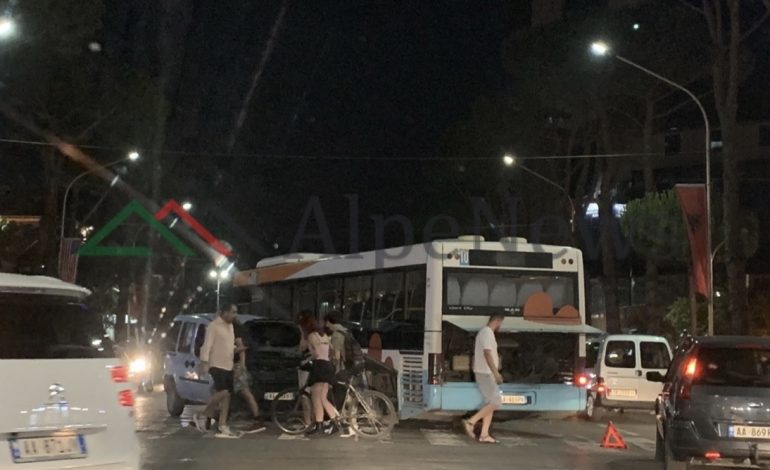 PAMJET EKSKLUZIVE/ Aksident në Bulevardin e Tiranës, AUTOBUSI përplaset me…