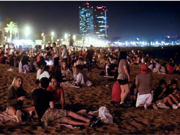 COVID-19/ Barcelona rikthen shtetrrethimin kundër valës së re