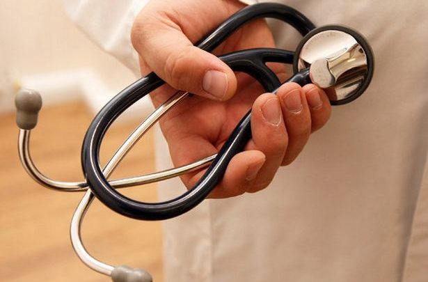 NDODH NË FIER/ Nëna e re shkon për analizat e të bijës, infermieri i nxjerr organin gjenital
