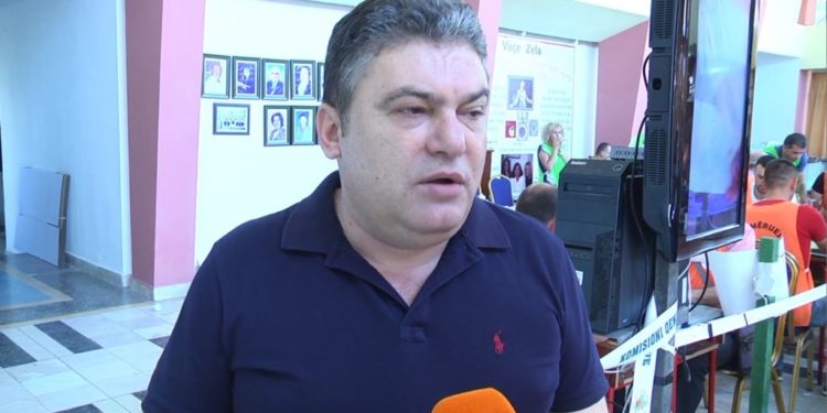 PËRGJIMET/ Biznesmeni në Lushnje ndërhyri te fakulteti i Mjekësisë që vajza e kryebashkiakut Fatos Tushe të merrte… (DETAJET)