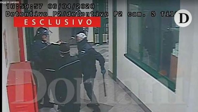 PAMJET/ Sherr masiv në një nga burgjet e Italisë, shihni se si EFEKTIVËT i dhunojnë të burgosurit