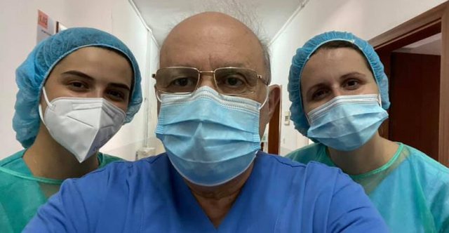 “PO QARKULLOJNË VARIANTE TË NDRYSHME…”/ Apeli i Tritan Kalos: Tre ARSYE pse duhet të vaksinoheni