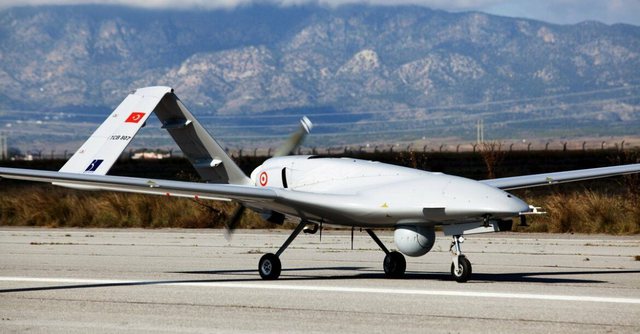 DO PËRDOREN KUNDËR RUSISË/ Ukraina merr dërgesën e parë me dronët luftarakë turq