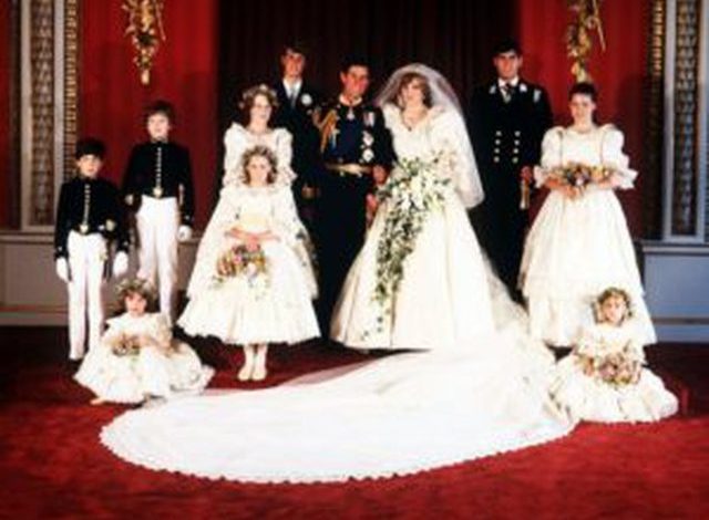 E PAZAKONTË/ Pas 40 vitesh del në ankand një copë torte nga martesa e Lady Dianës me Princ Charles. Ja ÇMIMI