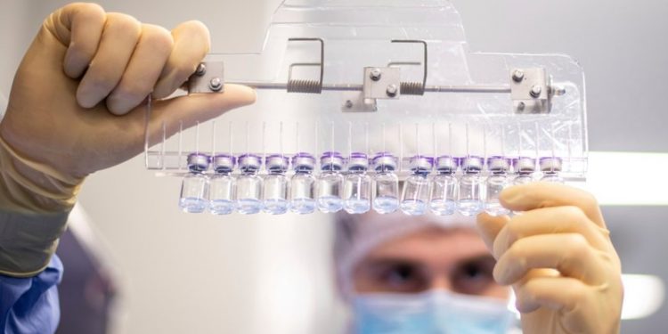 PANDEMIA/ A do të na duhet një dozë e tretë përforcuese ndaj COVID-19?