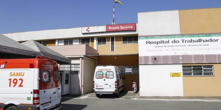 “NUK DOJA T’I TREGOJA ASKUJT”/ 23-vjeçarja vishet si infermiere dhe tenton të rrëmbejë një foshnje