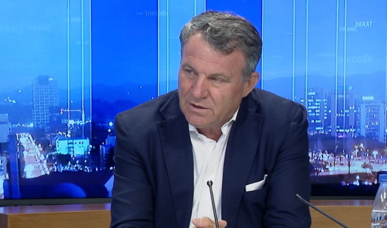 KONFLIKTI PËR ASHENSORIN/ Arben Malaj kallëzon ndërtuesin në Vlorë: Administratori kërkon…