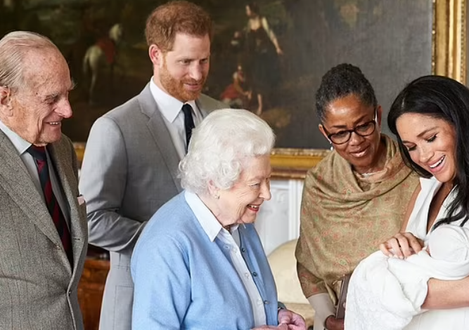 PAS TENSIONEVE/ Meghan dhe Harry kërkojnë pagëzimin e vajzës së porsalindur përpara…