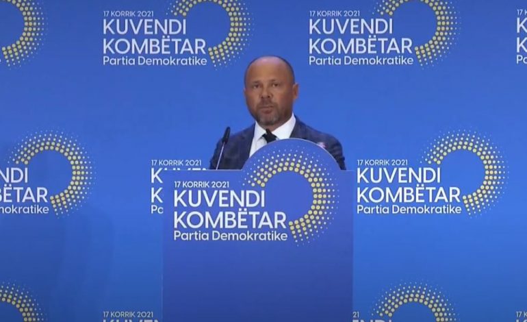 MBAN TITULLIN “DOKTOR”/ Video epike e Xhelal Mziut që nuk di të lexojë, deputeti i ri i PD-së
