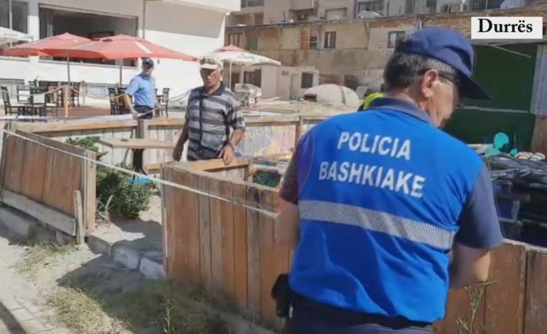 ZAPTUAN HAPSIRAT BREGDETARE/ Procedohen 4 administratorë subjektesh në Durrës (VIDEO)