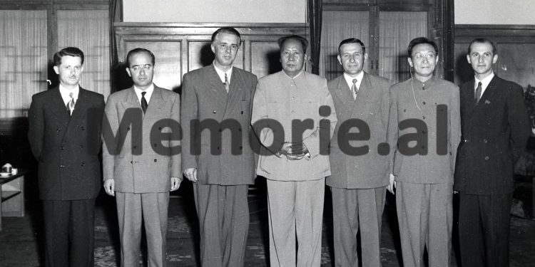 DOSSIER/ Zbardhet takimi i panjohur me Hysni Kapon e Ramiz Alinë në Pekin, çfarë iu thanë krerët e Kinës