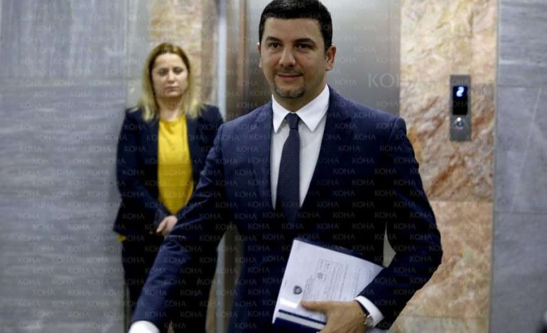 KOSOVË/ Memli Krasniqi zgjidhet kryetar i Partisë Demokratike