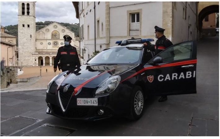 E RËNDË NË ITALI/ Abuzuan seksualisht me të miturën, arrestohen 2 të rinj. 3 të tjerë në procedim