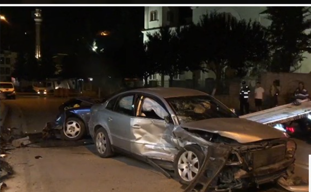 AKSIDENT NË BERAT/ Përplasen automjetet, dy të lënduar (VIDEO)