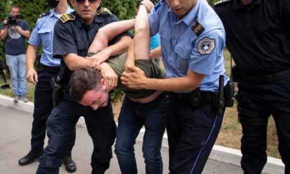 PROTESTA NË KOSOVË/ Pezullohet nga detyra efektivi i policisë, procedohen penalisht disa të tjerë