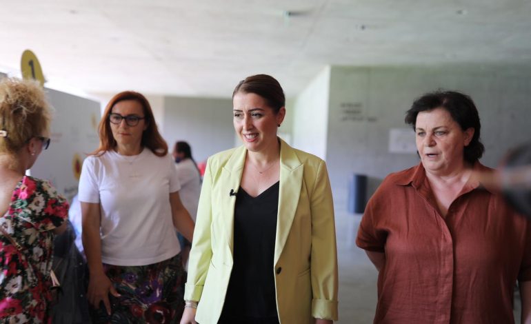 “SË SHPEJTI FINALIZOJMË…”/ Manastirliu: Punësimi i mjekëve specialistë në Spitalin e Kukësit ka përmirësuar shërbimin