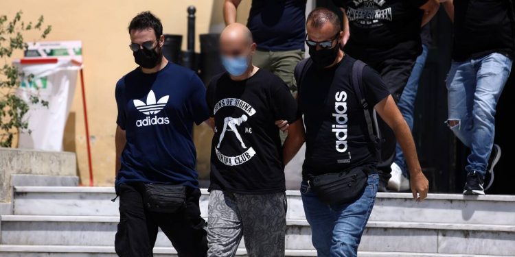 PËRDHUNIMI I 19 VJEÇARES NË GREQI/ Avokatja e vajzës: Nuk ishte vetëm një polic por disa, gjeni…