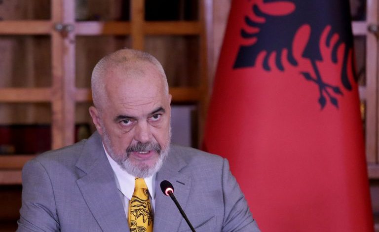 RAMA FESTON SOT DITËLINDJEN/ Kryeministri e nis ditën me një mesazh për SHBA: Gëzuar… (FOTO)