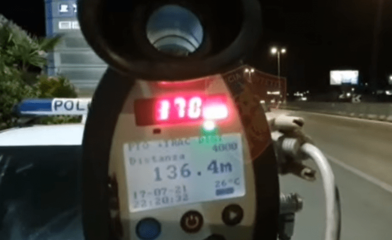 ME SHPEJTËSI “SKËTERRË”/ Policia kontrolle në rrugët interurbane. Hiqen 12 patenta dhe gjobiten 26 shoferë (DETAJE)