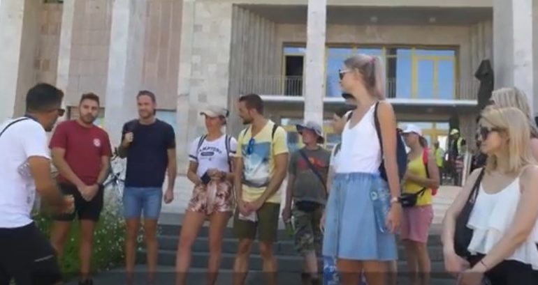 “VENDI YNË I HAPUR PËR TURISTËT”/ Rama publikon VIDEON me përshtypjet e vizitorëve të huaj për Shqipërinë