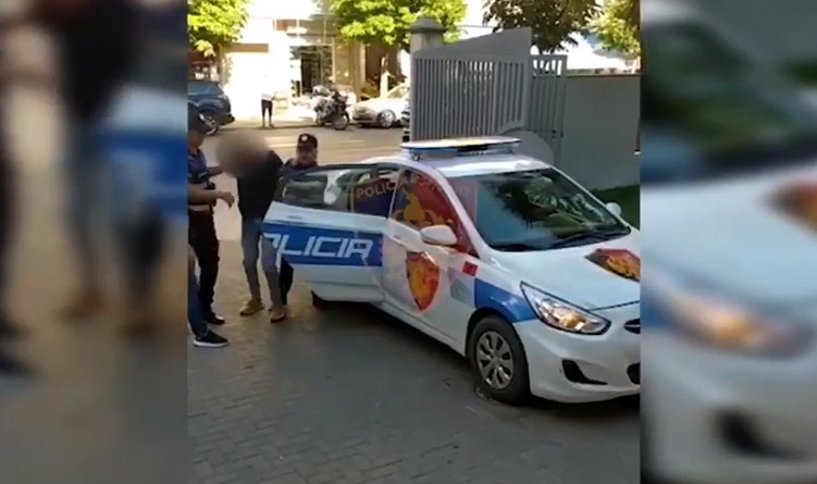 PARANDALOHET NGJARJA KRIMINALE/ Arrestohet 30-vjeçari që u kap me 2 mina me telekomandë, do shiteshin për…