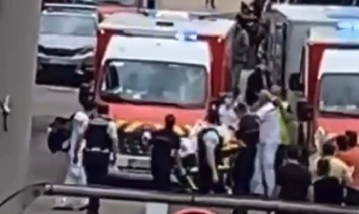SULM ME THIKË NË NJË QENDËR TREGTARE NË PARIS/ Plagosen rëndë 2 persona, arrestohet autori