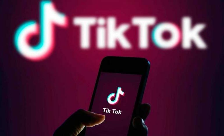 “SHKELIN RREGULLOREN”/ “TikTok” heq automatikisht postimet me këtë përmbajtje