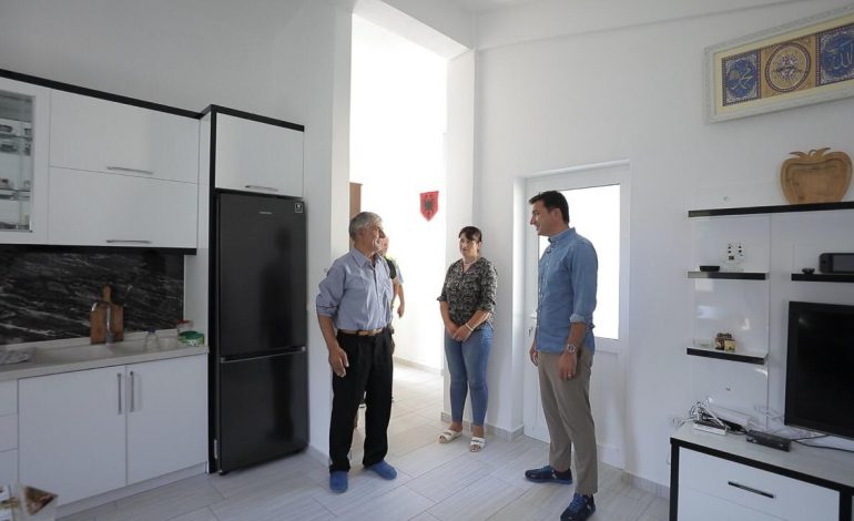 RINDËRTIMI/ Veliaj në Petrelë: Po përfundojmë edhe 62 shtëpi të tjera. Kanë nisur regjistrimet…
