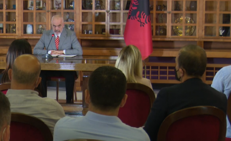 “I PËRDORNI FONDET PËR PENSIONISTËT NË MOSHË TË RE”/ Rama: Ndryshoni kursin, regjistroni tokën bujqësore…