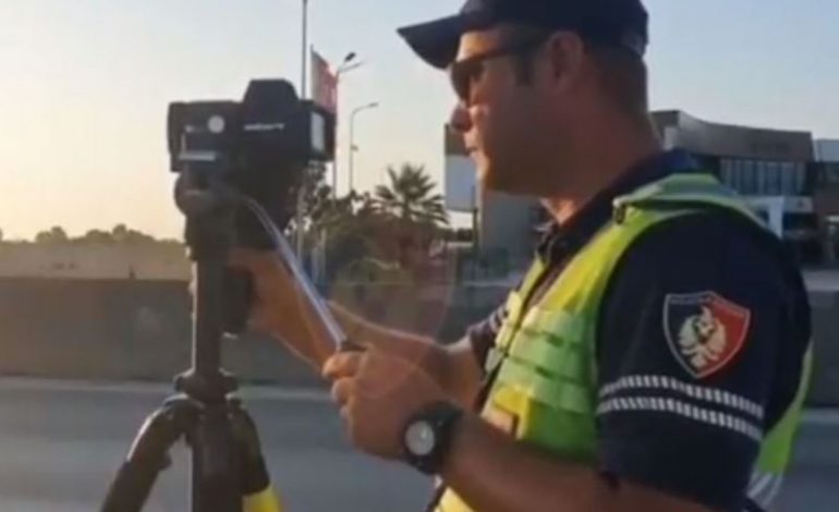 “MOS FLUTURONI”/ Policia u bën “pritë” shoferëve: Kudo ka kamera, jeta është e shenjtë!