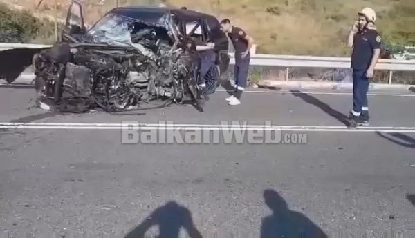 AKSIDENTI NË RRUGËN E KOMBIT/ Kush është 57-vjeçari kosovar që mbeti i vdekur, i biri dërgohet në spital (DETAJET)