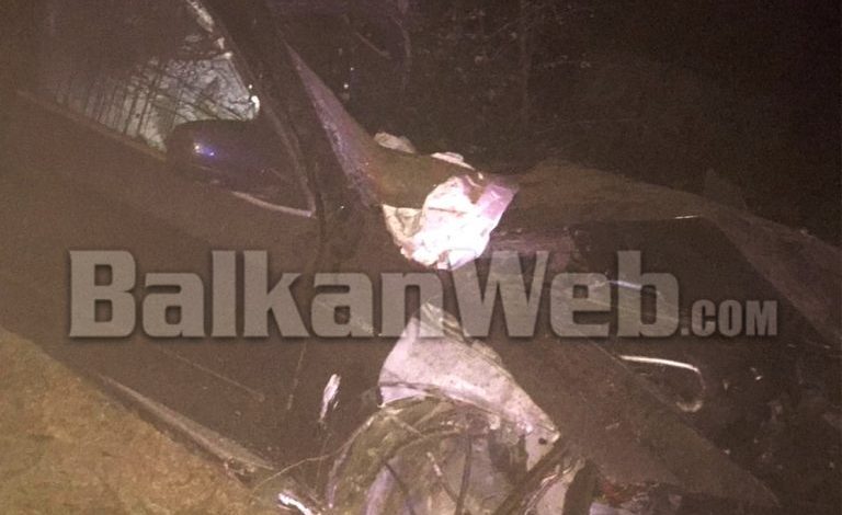 DALIN PAMJET NGA AKSIDENTI/ Dy të rinjtë po ktheheshin në shtëpi nga festa, shihni si është shkatërruar makina