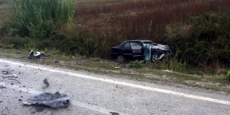 AKSIDENT I RËNDË NË DURRËS/ “Opeli” me 5 të rinj brenda del nga rruga, transportohen me urgjencë në spital