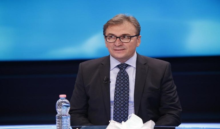 TEMPERATURAT E LARTA/ Skënder Brataj: Si të kuptoni simptomat e goditjes nga i nxehti dhe si mund ta parandaloni