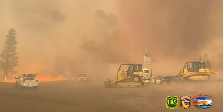 TYM DHE FLAKË/ Moti ekstrem shkakton tornado zjarri në Kaliforni
