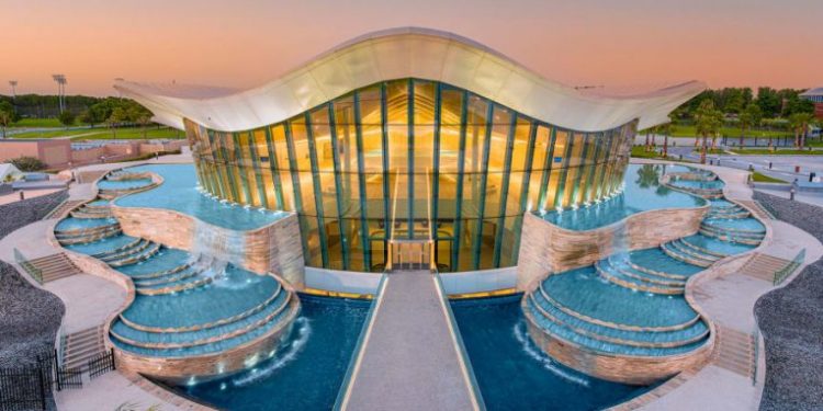 KA NJË THELLËSI MBI 45 METRA/ Dubai krijon qytetin gjigand nënujor brenda pishinës më të thellë në botë (FOTO)