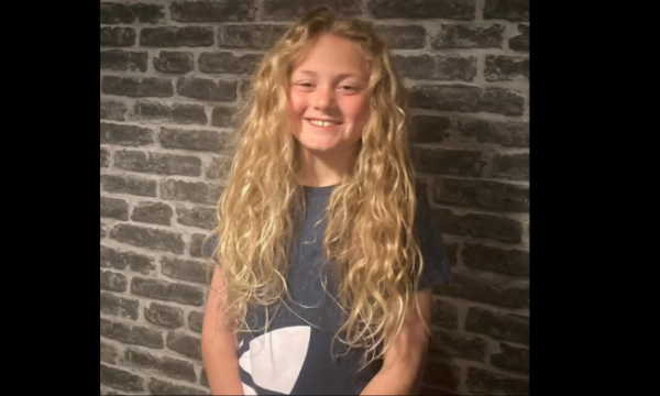 E NGATËRRONIN ME VAJZË/ Njihuni me 10-vjeçarim që rriti flokët për t’ja dhuruar fëmijëve me kancer