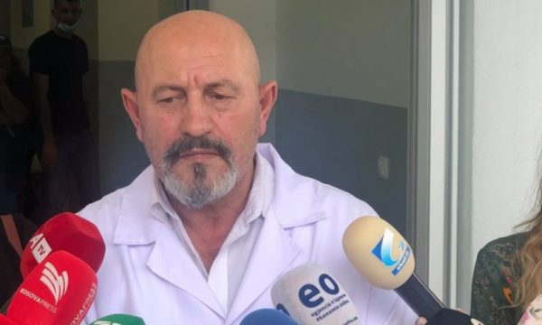 HELMIMI MASIV NË DEÇAN/ Situata e rënduar, 300 persona të tjerë kërkojnë ndihmë mjekësore