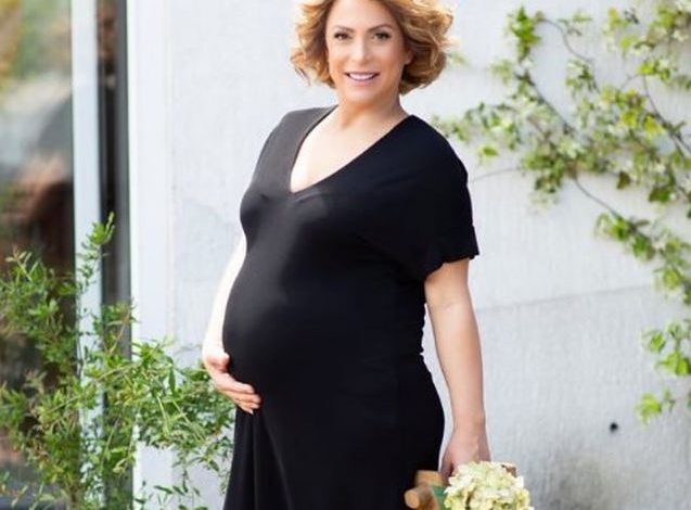 VIJNË NË JETË BINJAKËT/ Eni Vasili bëhet nënë për herë të parë