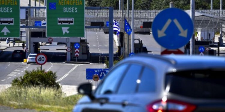 VENDIMI/ Greqia kërkon për shqiptarët testin PCR në kufi: Të kryhet në spitalet publike