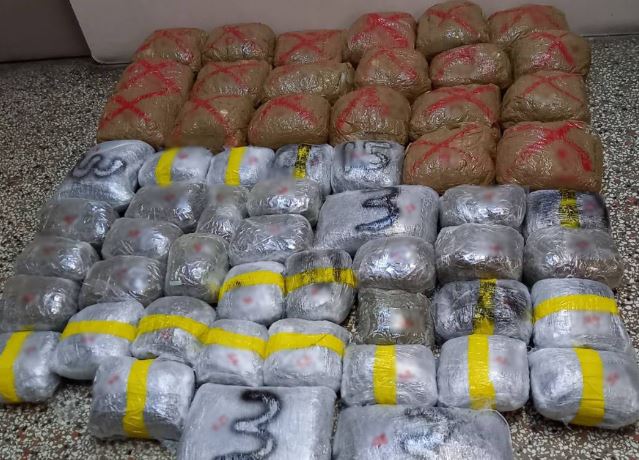KAPEN DY NGARKESA ME DROGË NË GREQI/ Shoferi shqiptar braktis makinën, në pranga bashkëpunëtorja greke (DETAJET)