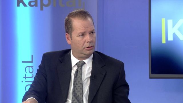 “MË VJEN TË VJELL KUR DËGJOJ…”/ Edvin Kulluri: Çohuni e thuajeni troç si demokratët e Korçës
