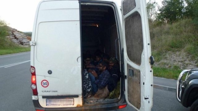 NGA PAGESA TEK QËNDRIMI NË SHQIPËRI/ Zbulohet si funksionon transportimi i emigrantëve sirianë